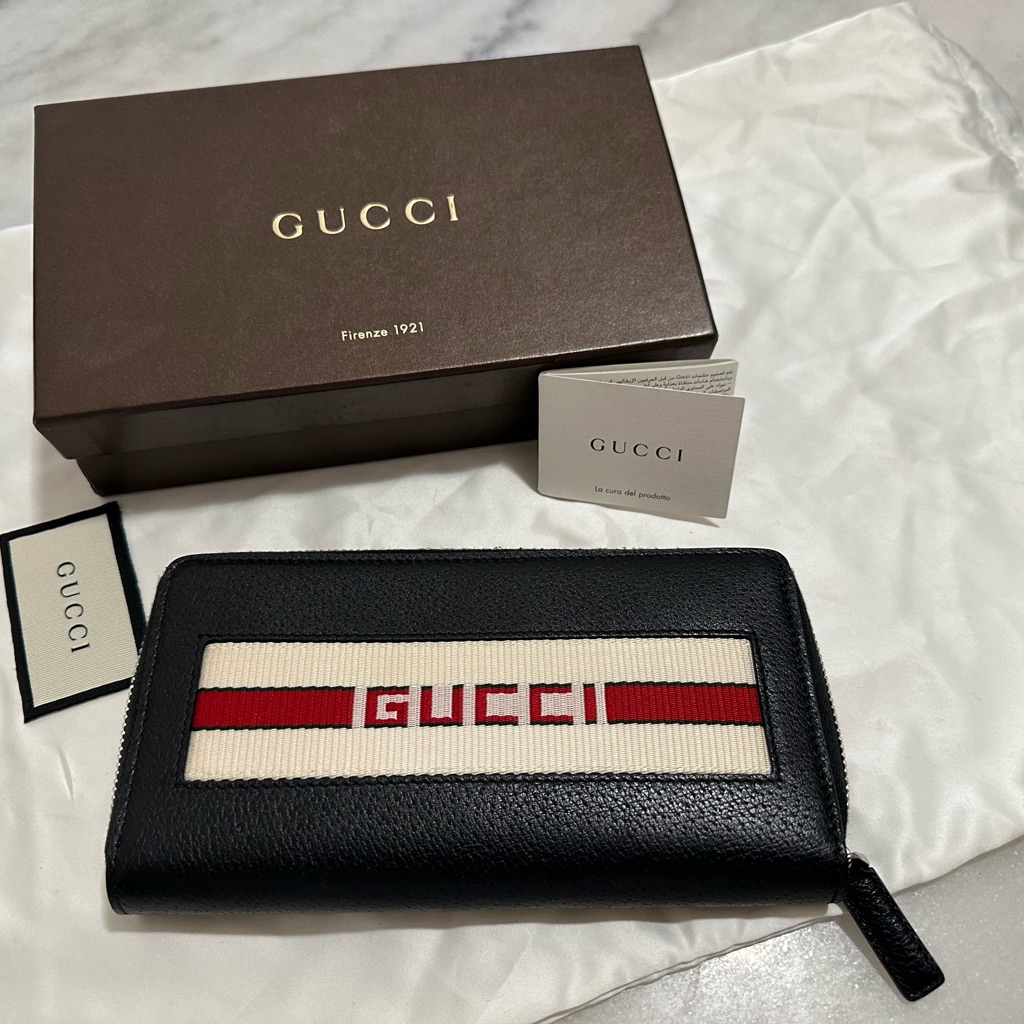 Brand New Unisex Authentic Gucci Hand Wallet Brand New Unisex Authentic Gucci Hand Wallet